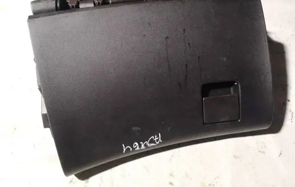 Glove box