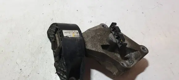 Engine mount bracket