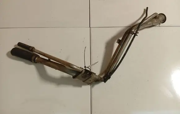 Ford Focus Fuel tank filler neck pipe 