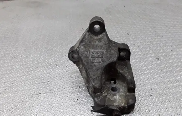 Volvo XC90 Engine mounting bracket 08649262