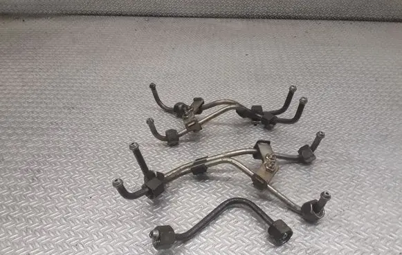 Fuel injector supply line/pipe