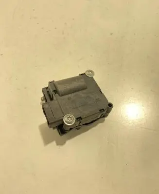 Audi A8 S8 D3 4E Air flap motor/actuator 4E0820511 0132801323