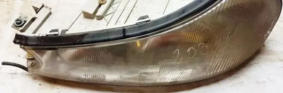 Ford Mondeo MK II Headlight/headlamp 0301098201