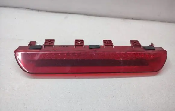 KIA Sportage Third/center stoplight
