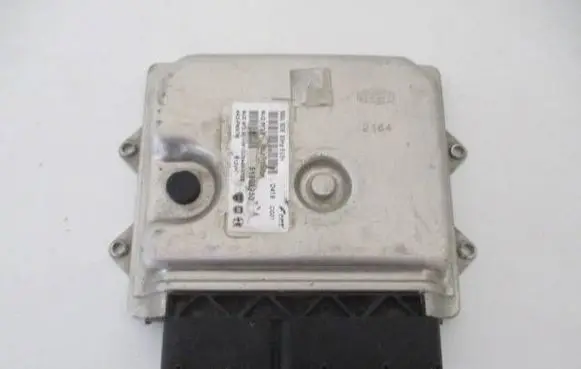 Fiat 500L Engine control unit/module 51908950
