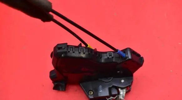 Toyota Corolla Verso E121 Front door lock