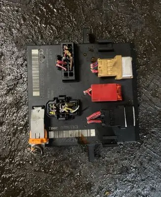 Audi A4 S4 B7 8E 8H Comfort/convenience module 8E0907279N