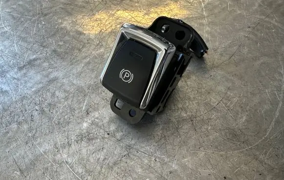 Nissan X-Trail T32 Hand parking brake switch 15709SD
