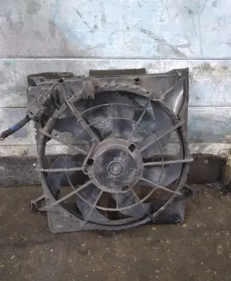 Hyundai i30 Radiator cooling fan shroud