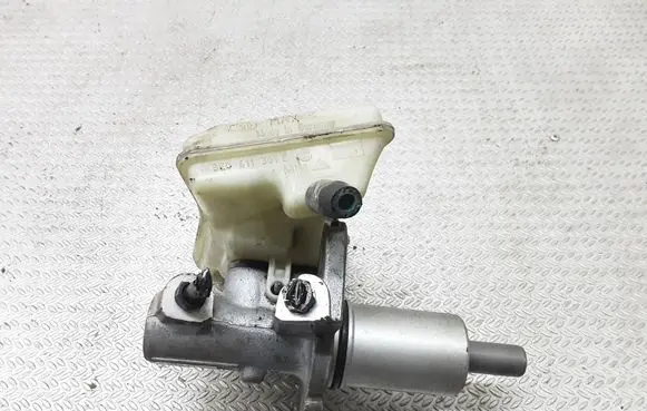 Volkswagen PASSAT B5.5 Master brake cylinder 8E0611301E