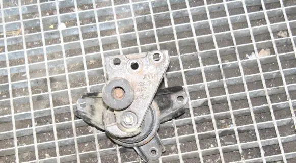 KIA Sportage Engine mount bracket