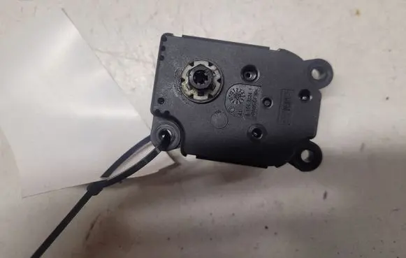 BMW 1 E81 E87 Air flap motor/actuator 113930072