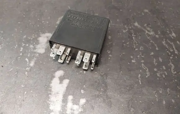 Skoda Superb B5 (3U) Other relay 4B0919471A 5KG00656805 393