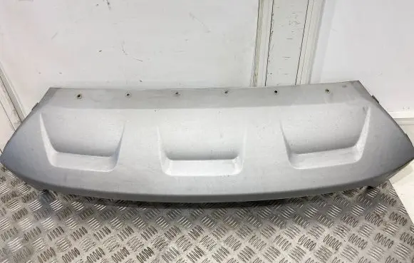 Front bumper lip