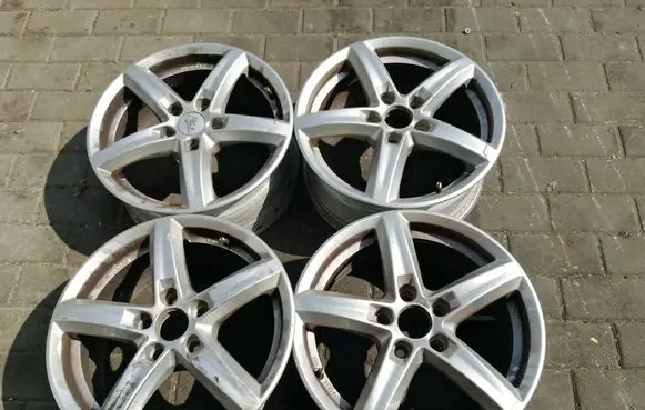 R16 alloy rim