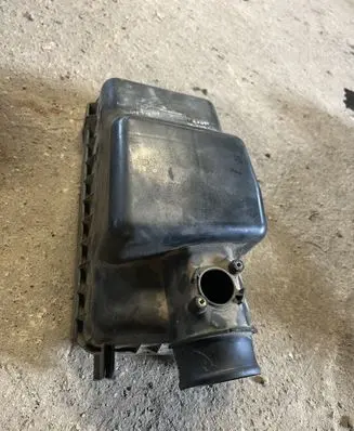 Toyota RAV 4 (XA20) Air filter box cover 