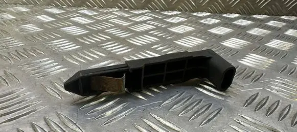 Headlight/headlamp mounting bracket