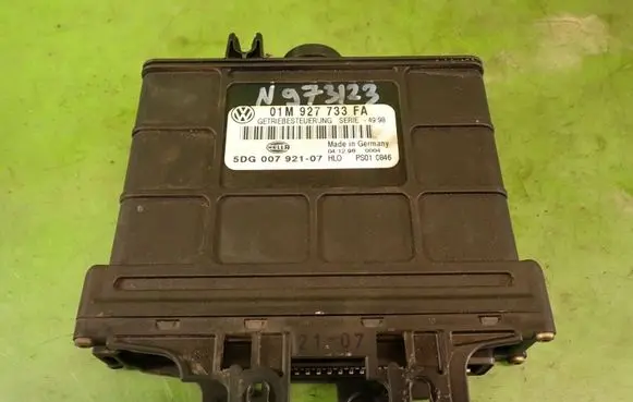 Volkswagen Golf IV Other control units/modules 01M927733FA
