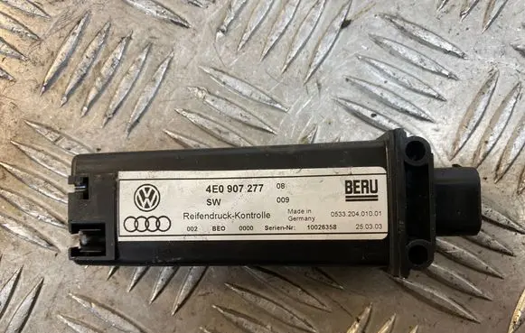 Audi A8 S8 D3 4E Tire pressure sensor 4E0907277 10026358 053320401001