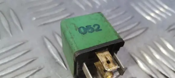 Ford Escort Other relay 83BG13A025CA 4RD003520-28