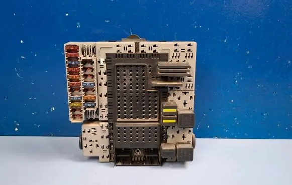 Volvo S60 Fuse module 8688153 HWPN8645729