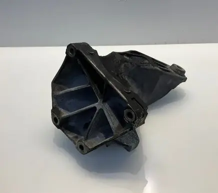 Mercedes-Benz E W212 Engine mounting bracket A6512230004 6512230004
