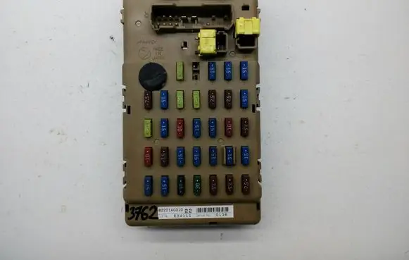 Subaru Outback Fuse module 82201AG01022 JB200500N