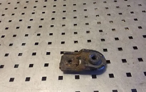 Radiator mount bracket