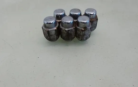 Nuts/bolts