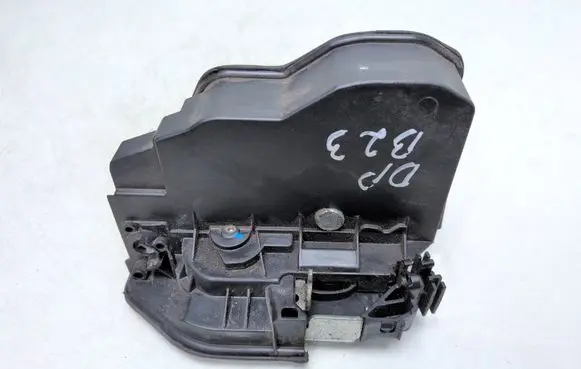 BMW 3 E92 E93 Front door lock 7202144