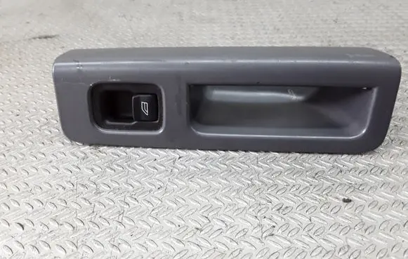 Volvo S40 Electric window control switch 8679477