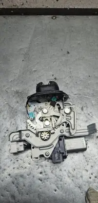Loading door lock