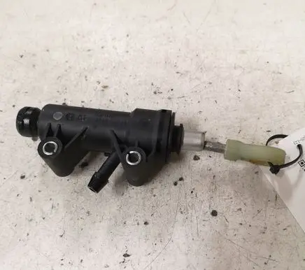 BMW 3 E90 E91 Clutch master cylinder 21526773670