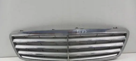 Mercedes-Benz C AMG W203 Front grill