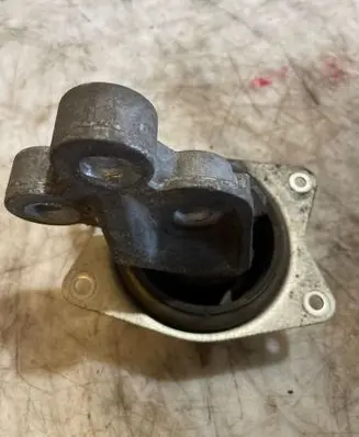 Engine mount bracket