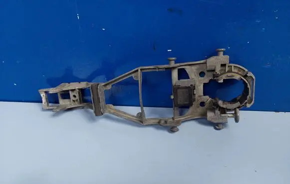 Rear door exterior handle/bracket