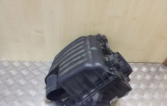 Seat Alhambra (Mk1) Air filter box 3M219600AA