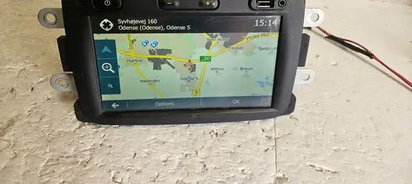 Radio/CD/DVD/GPS head unit