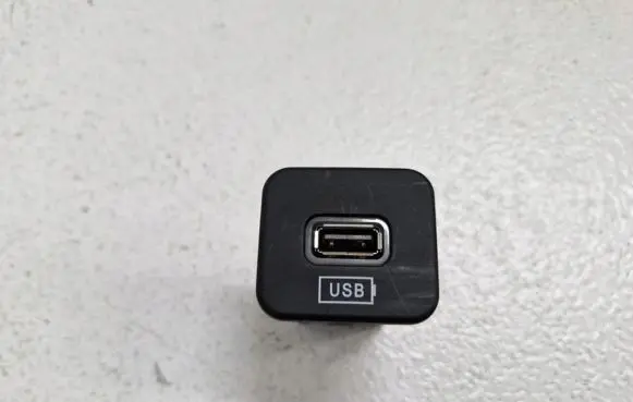 Fiat 500X USB socket connector 735722609