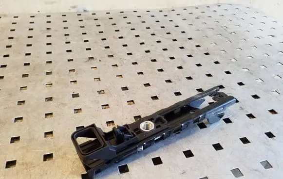 Volkswagen PASSAT B8 Seat belt adjustment rail 4M0857819