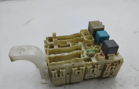Toyota Prius (XW20) Fuse module 9139A 03815E25 01304