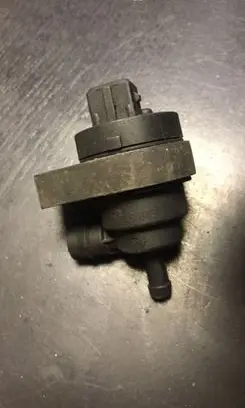 BMW 7 E38 Fuel tank valve 1748875