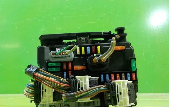 DS Automobiles 3 Fuse box set 9667199680 BEZPIECZNIKOW