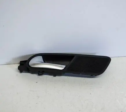 Volkswagen Tiguan Rear door interior handle 5N0839113