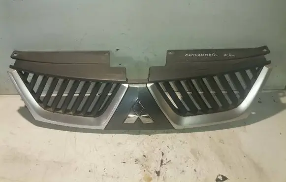 Mitsubishi Outlander Front bumper upper radiator grill