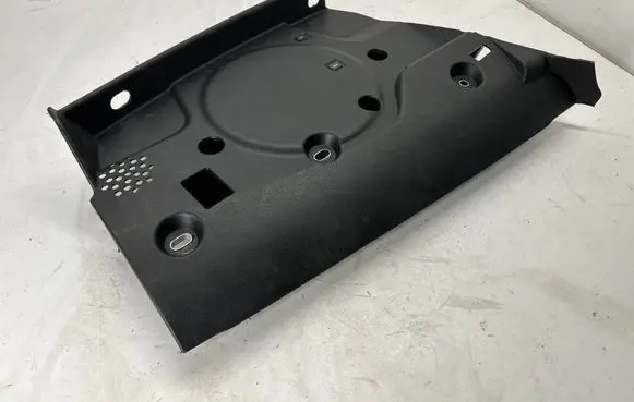Maserati Ghibli Dashboard lower bottom trim panel AAU24940 6700663980