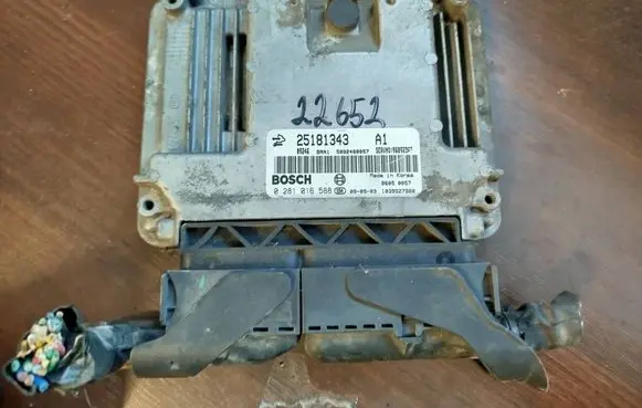 Chevrolet Captiva Engine control unit/module 25181343 0281016588