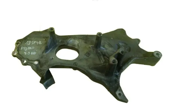 Mitsubishi Pajero Engine mounting bracket 