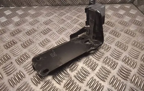BMW X1 E84 Radiator mount bracket 7591647 51647117