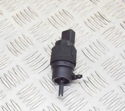 Audi A7 S7 4G Windscreen/windshield washer pump 8K5955647